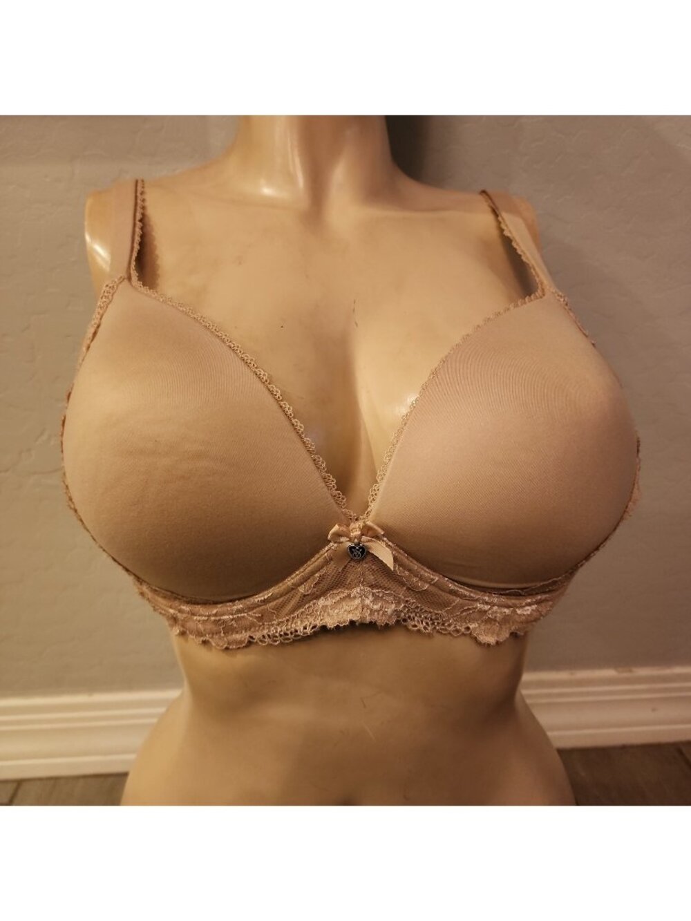 Body By Victoria's Secret No Wire Bra 38D Nude Lined